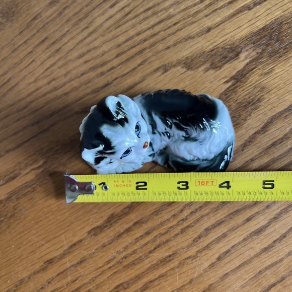 Vintage Brinns Bone China Cat Figurine Fluffy  Black White Blue Eyes Laying Down - Picture 3 of 10